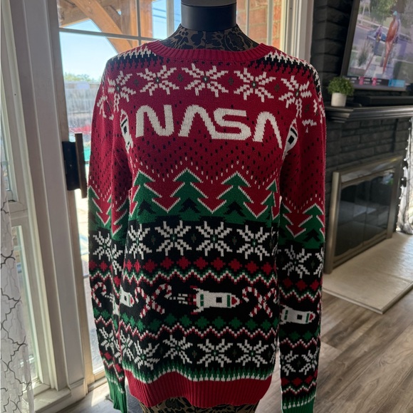 Red and Green Men's Sweater nasa - Picture 1 of 3